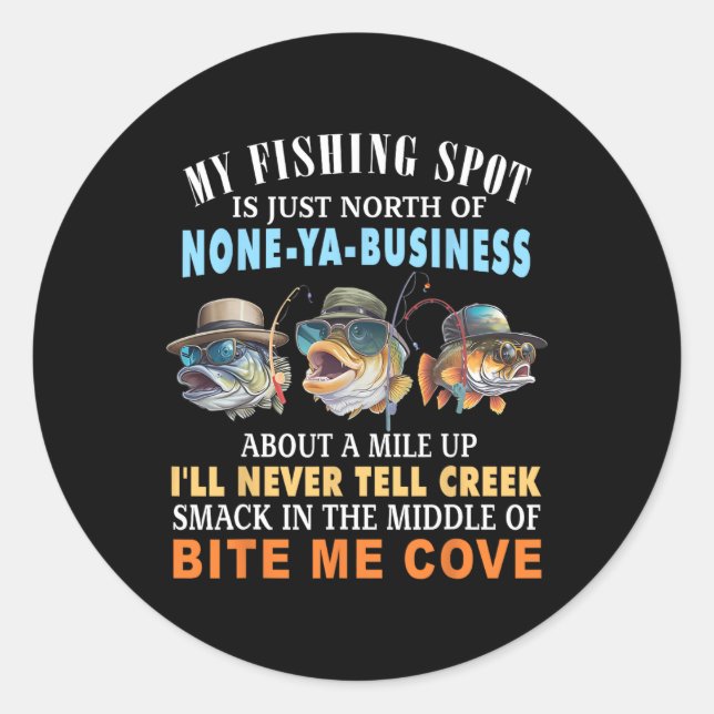 Sticker Rond Mon Emplacement De Pêche Est Juste Au Nord De Aucu (Devant)
