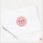 Sticker Rond Monogram Chic Retro Hot Pink & Blush Mariage<br><div class="desc">Ajoutez une touche ludique mais élégante à vos détails de mariage avec l'autocollant rond Monogram Chic Retro Hot Pink & Blush Mariage Classic. Doté d'un monogramme élégant en typographie rétro avec une palette de couleurs vives et chaudes, cet autocollant est parfait pour sceller des enveloppes, décorer des faveurs ou améliorer...</div>