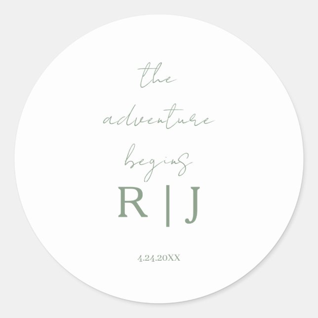 Sticker Rond Monogramme Citation Vert Sauge L'Aventure Commence (Devant)