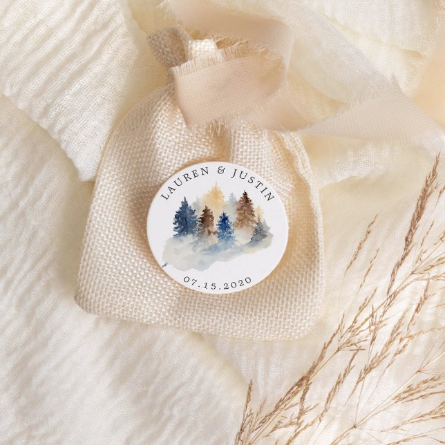 Sticker Rond Monogramme d'arbres aquarelles de montagne rustiqu (Créateur téléchargé)