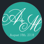 Sticker Rond Monogramme de bord moderne<br><div class="desc">Cet autocollant fait partie du Mariage de Monogramme de bord moderne Collecte avec un style audacieux mais simple. Modifiez les initiales du monogramme avec les initiales du marié et du marié et insérez votre date de mariage ou tout autre texte à la place du texte figurant dans le modèle de...</div>