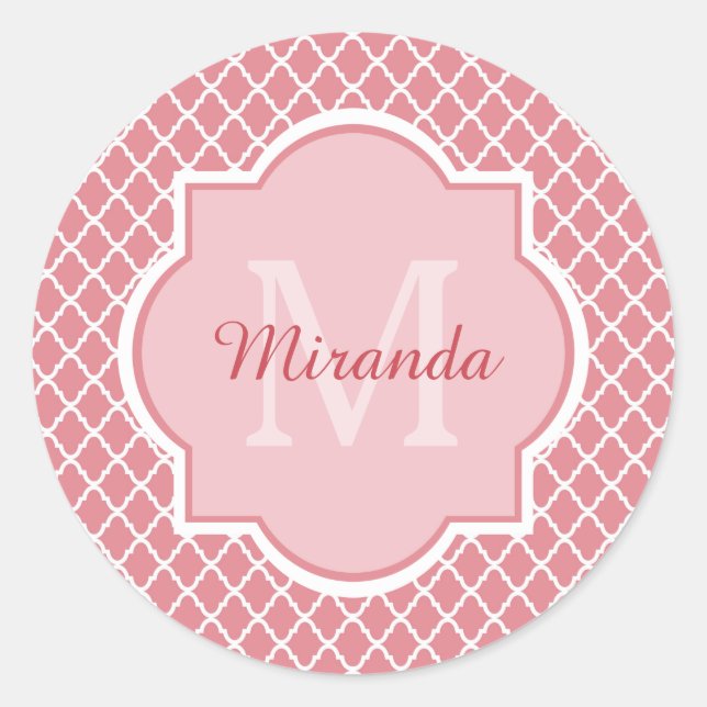 Sticker Rond Monogramme de Quatrefoil Rose Chic Avec Nom (Devant)