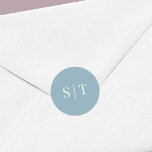Sticker Rond Monogramme du Mariage de couleur Arrière - plan mo<br><div class="desc">Cet autocollant mariage monogramme présente les initiales du couple mariage en blanc contre une couleur arrière - plan modifiable ; pour passer du bleu poussiéreux à la couleur de votre choix, cliquez sur le bouton personnaliser. Consultez d'autres articles mariages correspondants ici https://www.zazzle.com/collections/editable_color_classic_round_monogram_wedding_1-119000260232212352?rf=238364477188679314&tc=rc . Personnalisez-le en remplaçant le texte de l'espace...</div>