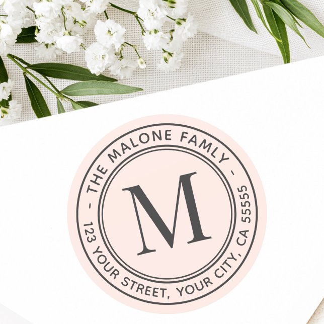 Sticker Rond Monogramme initiale adresse de retour rose clair m (Monogram initial minimal light pink return address classic round sticker)
