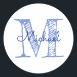 Sticker Rond Monogramme Nom personnalisé Garçon Vêtements Enfan<br><div class="desc">Monogrammé monogramme de nom de garçon sur mesure pour vêtements et autres articles. Étiquette son dos aux articles scolaires. Nom initial et nom de script esquissé à la main. Ajoutez le nom et l'initiale de votre bébé.</div>