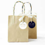 Sticker Rond Monogramme Or Mariage élégant<br><div class="desc">Notre "Moderne Minimaliste Monogram Mariage" propose d'élégants monogrammes manuscrits jumelés à une police sans serif dans une disposition moderne sur différents arrière - plans de couleur pour vos mariages modernes toute l'année. Consultez notre magasin pour plus d'articles correspondants de cette collection.</div>