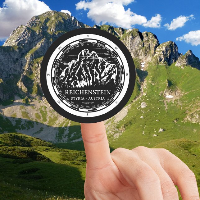 Sticker Rond Mont Reichenstein - Styria Autriche Alpes (Mount Reichenstein - Styria Austria Alps Sticker in Back with a white compass mountain illustration)