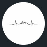 Sticker Rond MONTAGNE HEARTBEAT Funny Hikers Wanderer<br><div class="desc">Le Drôle Randonnée MONTAGNE HEARTBEAT Hikers Wanderer cadeau! Pour les amateurs de plein air,  camping,  amoureux de la nature,  randonneurs et alpinistes ! Des idées cadeaux de plein air,  des parcs nationaux de trekking,  la journée nationale de la randonnée,  des cadeaux de montagne ou un anniversaire de randonnée!</div>