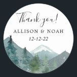 Sticker Rond Montagnes rustiques thème extérieur bois de forêt<br><div class="desc">Pour une personnalisation plus avancée de ce design,  il suffit de cliquer sur le bouton "Customiser" ci-dessus !</div>