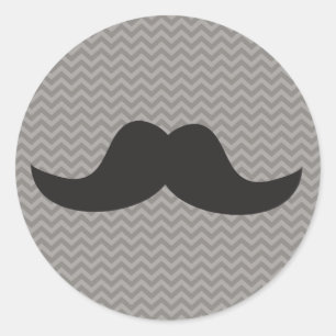 Sticker Rond Moustache sur l'arrière - plan gris de chevron
