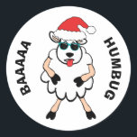 Sticker Rond Mouton drôle de Noël Santa Baa Humbug Christmas<br><div class="desc">Partagez un peu d'humour des fêtes avec ces autocollants de Noël mignons (peuvent également être utilisés comme sceaux d'enveloppe) représentant un mouton grincheux "Scrooge" portant un chapeau de Père Noël rouge avec une légende "Baaa Humbug". Œuvre originale KL Stock</div>