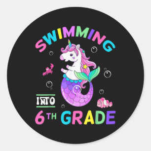 Sticker Rond Nageant dans la licorne de sixième année Sirène Re
