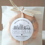 Sticker Rond Nashville Skyline | Accueil Mariage<br><div class="desc">Améliorez vos forfaits d'accueil mariages ou vos faveurs événementielles avec un ensemble personnalisé d'autocollants d'accueil ! Ces autocollants élégants et minimes sont conçus pour un mariage qui se déroule dans la belle ville de Nashville. Elles disposent d'une ligne d'horizon moderne et décorée du nom de la ville intégrée en dessous....</div>