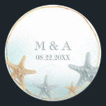 Sticker Rond Nautical Starfish Wedding Favor Envelope Seals<br><div class="desc">Conçus pour coordonner avec ma collection de mariages de mer Starfish, ces autocollants monogrammes de mariage nautique aquarelle ajouteront une touche de finition élégante à vos invitations de mariage et à vos faveurs. Il comprend des étoiles de mer, une vague océanique, du sable pétillant et une bague en or rustique...</div>