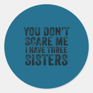 Sticker Rond N'ayez pas peur j'ai trois sœurs frères drôles rét