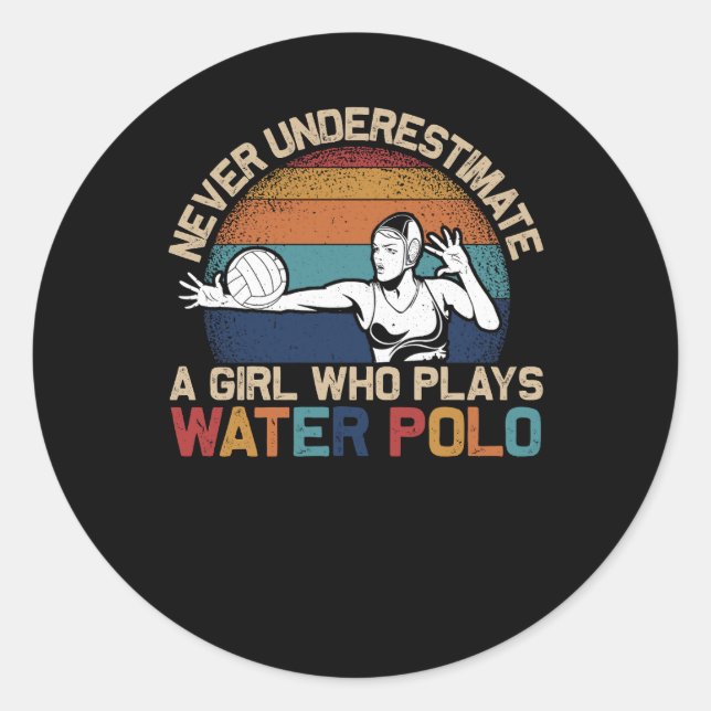 Sticker Rond Ne jamais sous-estimer la fille qui joue au water- (Devant)