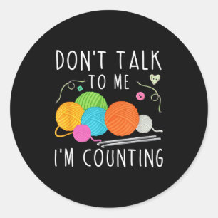 Sticker Rond Ne me parlez pas, je compte Crochet Tricot Amusant