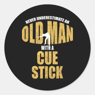 Sticker Rond Ne Sous-Estimez Jamais Le Vieux Homme Avec Stick C