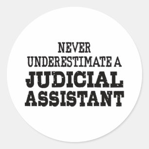 Sticker Rond Ne sous-estimez jamais un assistant judiciaire
