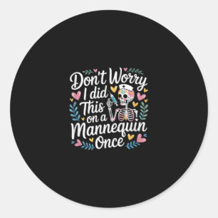 Sticker Rond Ne vous inquiétez pas, j'ai fait ça sur un mannequ