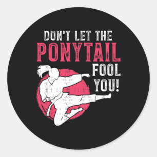 Sticker Rond Ne vous laissez pas tromper par la queue de cheval