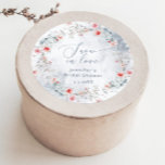 Sticker Rond Neige d'hiver en amour élégante douche nuptiale<br><div class="desc">Neige d'hiver en amour élégante douche nuptiale Sticker rond classique Articles correspondants disponibles.</div>