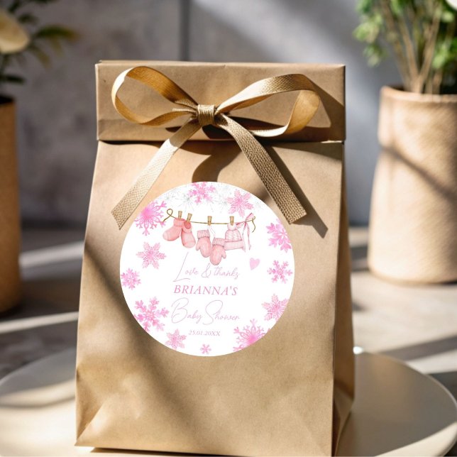 Sticker Rond Neige en amour Flammes de neige baby shower faveur (Snow in love snowflakes pink clothes on a line winter baby shower thank you favor sticker)