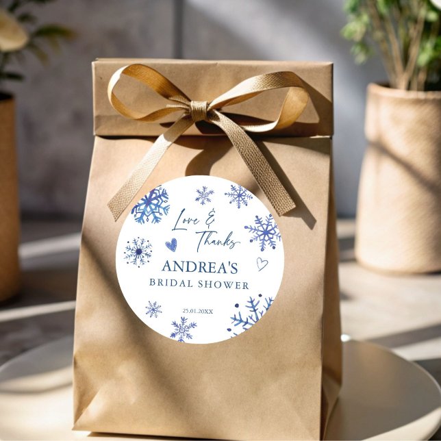 Sticker Rond Neige en flocons de neige d'amour douche de mariag (Snow in love dusty blue snowflakes winter bridal shower thank you favor sticker)