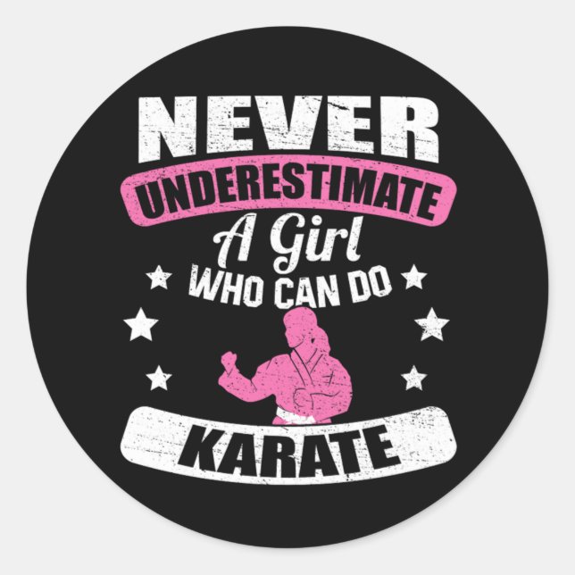 Sticker Rond Never Underestimate A Girl Who Can Do Karate Gift (Devant)