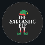 Sticker Rond Noël drôle de l'Elfe Sarcastique<br><div class="desc">Design amusant avec un costume d'elfe la légende "L'elfe sarcastique". Amusant design familial assorti pour vos vacances de Noël. Grand cadeau de Noël pour toute la famille</div>