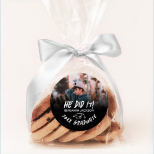 Sticker Rond Noir et blanc Il l'a fait graduation