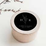 Sticker Rond Noir Simple Minimal Monogramme Mariage botanique<br><div class="desc">Sticker rond Mariage classique simple noir Monogramme minimal Botanique présente vos initiales autour d'une ligne de dessin botanique,  ainsi qu'une disposition de type classique moderne.</div>