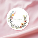 Sticker Rond Nom et date de jolies couronnes Mariages Fleurs sa<br><div class="desc">Ajoutez une touche de charme à vos faveurs de mariage ou à votre papeterie avec notre joli Fleur sauvage Mariage Wreath Names et Date Sticker. Doté d'une belle conception de couronne ornée de fleurs sauvages dynamiques, cet autocollant vous permet de personnaliser vos objets avec vos noms et votre date de...</div>