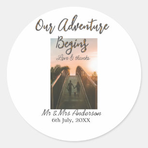 Sticker Rond Notre aventure commence couple photo amour & merci