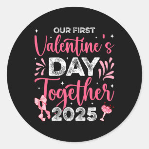 Sticker Rond Notre premier jour de la Saint-Valentin ensemble 2