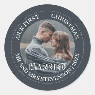 Sticker Rond Notre premier Noël M. et Mme jeune marié élégant