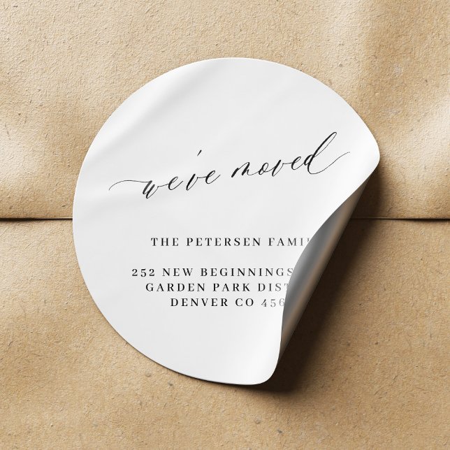 Sticker Rond Nous avons déplacé noir blanc élégant script nouve (Créateur téléchargé)