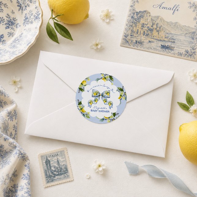 Sticker Rond Nous avons hâte de vous presser Bébé Fleur de Citr (We Can't Wait to Squeeze You Lemon Bow Baby Shower Classic Round Sticker
)