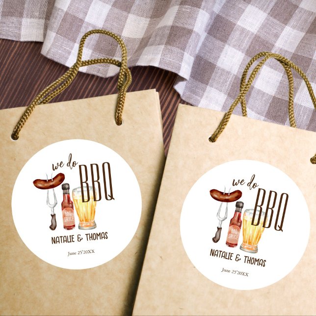 Sticker Rond Nous faisons la BBQ barbecue enterrement de vie de (We do BBQ barbecue bridal shower couples shower favors  Stickers)