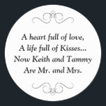 Sticker Rond Nouveau Poème M. et Mme Mariage<br><div class="desc">Ce charmant autocollant rond M. et Mme présente un poème chéri personnalisé avec les noms de la mariée et du marié. Ce serait un autocollant parfait pour mettre en avant un ballotin tenant Hershey Kisses.</div>