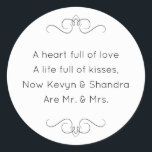 Sticker Rond Nouveau poème M. et Mme Mariage Kisses<br><div class="desc">Ce charmant autocollant rond M. et Mme présente un poème chéri personnalisé avec les noms de la mariée et du marié. Ce serait un autocollant parfait pour mettre en avant un ballotin tenant Hershey Kisses.</div>