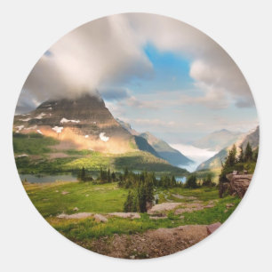 Sticker Rond Nuages balayant par des montagnes