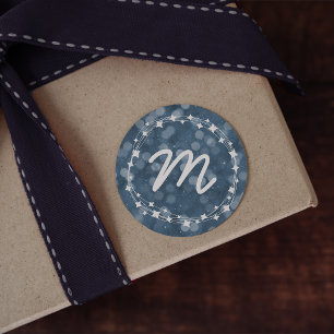 Sticker Rond Nuit hivernale neige Bokeh Holiday Monogramme