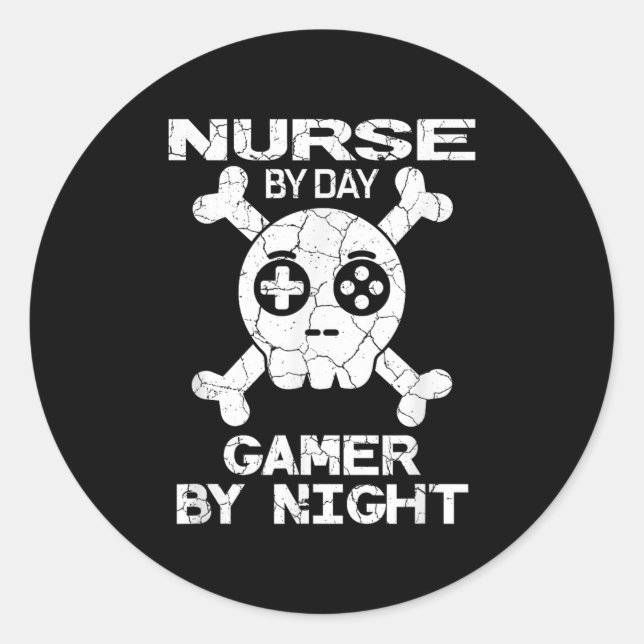Sticker Rond Nurse By Day Gamer By Night - Gaming Quote  (Devant)