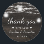 Sticker Rond Oak Ridge Rustic Dark Brown Mariage Merci<br><div class="desc">Oak Ridge Rustic Dark Brown Barn Wood, Sparkling Mason Jars, et Lights à cordes brillantes Conception avec des fils scintillants de lumières et jarres suspendues sur une texture de bois riche et profonde avec des accents blancs. Avec Des Polices De Script De Typographie Moderne. Un style rustique et élégant de...</div>