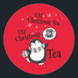 Sticker Rond Oh Christmas Tea Penguin Lover - Boisson de thé<br><div class="desc">Pingouin dansant mignon chantant "Oh Christmas Tea, Oh Christmas Tea" artwork avec chutes de flocons de neige et tasse de thé vintage. Cute Thé pilon buveur pour quelques humours de Noël et sourires! > Dessin d'artiste hivernal gai et enneigé pour célébrer et élever l'esprit de fête de tout amateur de...</div>