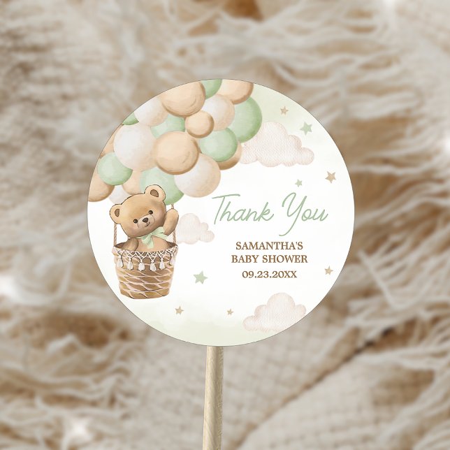 Sticker Rond On peut attendre le Baby shower de l'ours vert (We Can Bearly Wait Green Bear Baby Shower Sticker)