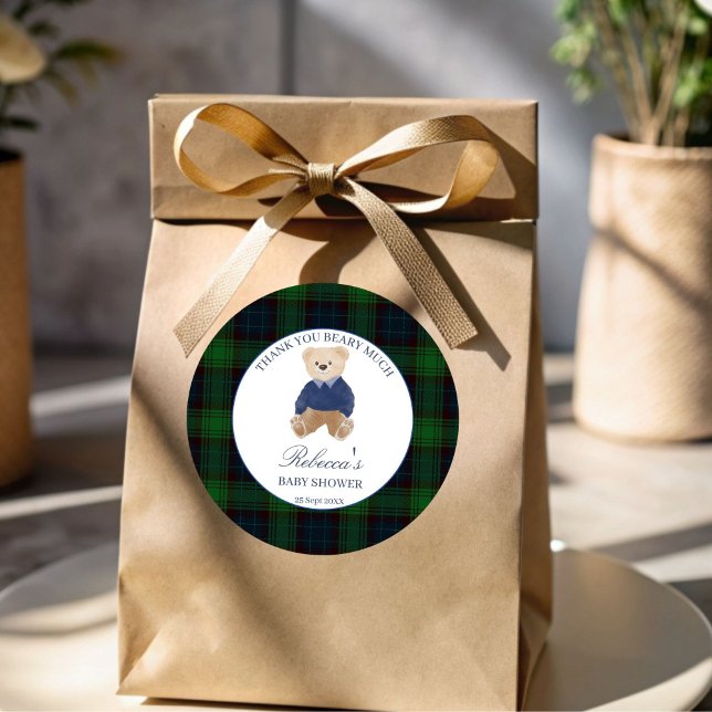 Sticker Rond On peut attendre le baby shower plaid classique fa (We can bearly wait green plaid  polo teddy bear baby shower favor stickers)