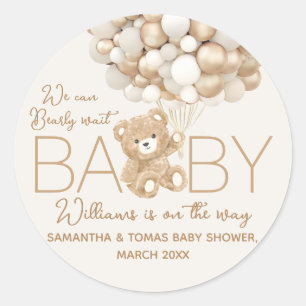 Sticker Rond On peut attendre un Baby shower neutre entre les s