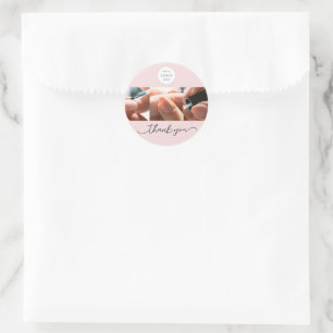 Sticker Rond Ongles Rose Pâle Salon Script Logo Photo Merci